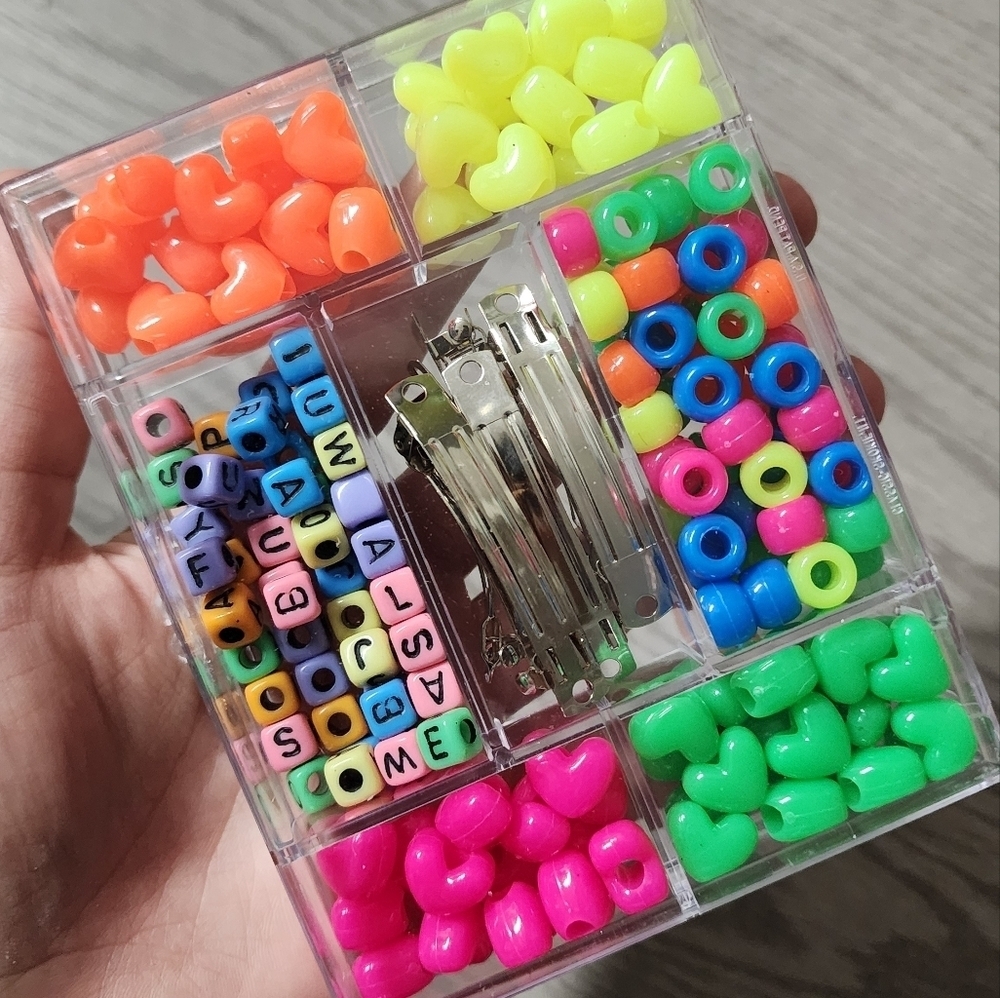 Beadtopia NEON Mutlicolor Heart Shaped Beads Set Letters Hair Clips NWT - Picture 9 of 10